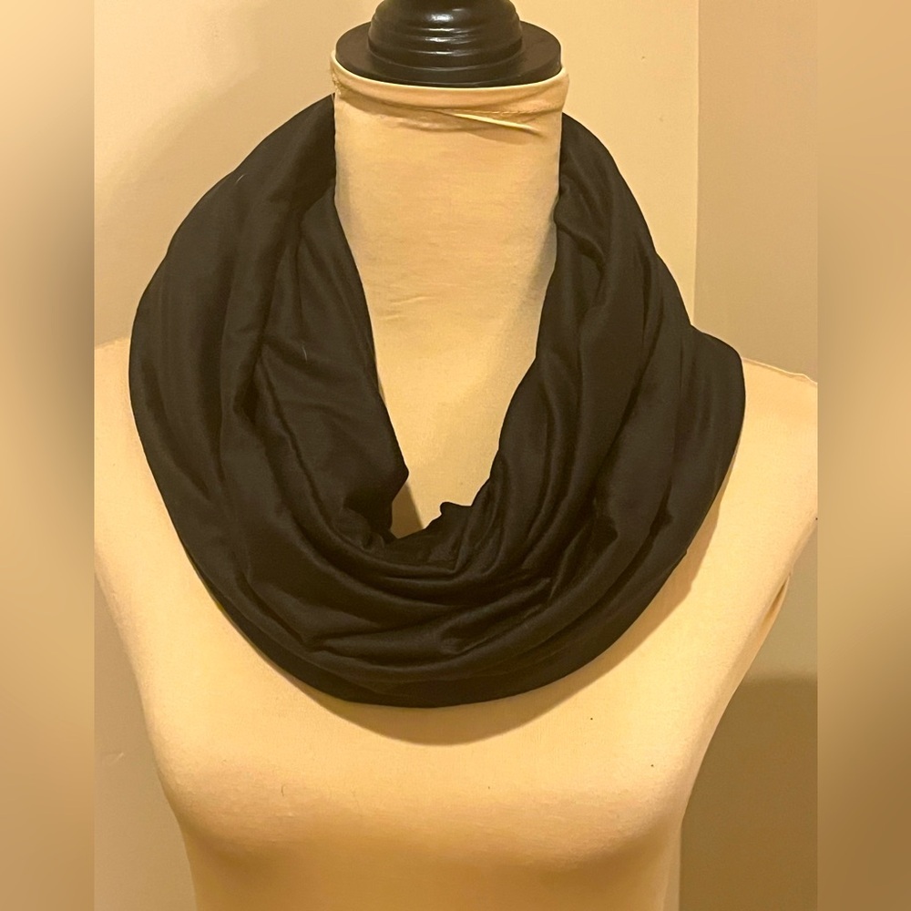 NWT Beyond Yoga Classic Black Infinity Scarf